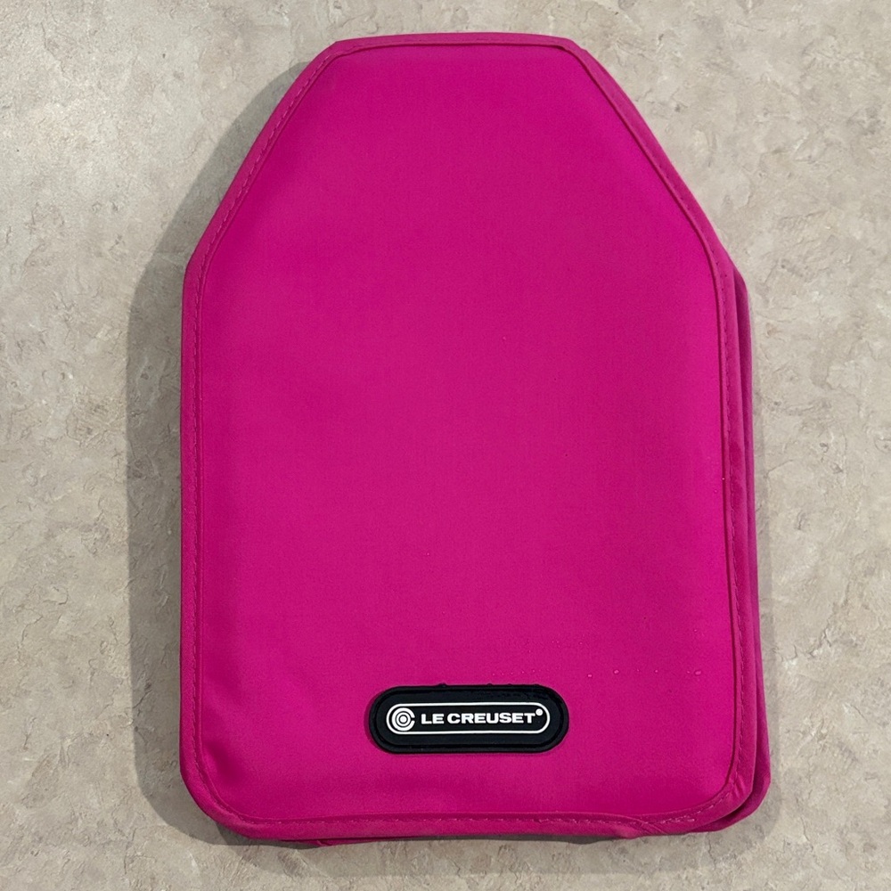 Le Creuset Fuchsia Neoprene Cover